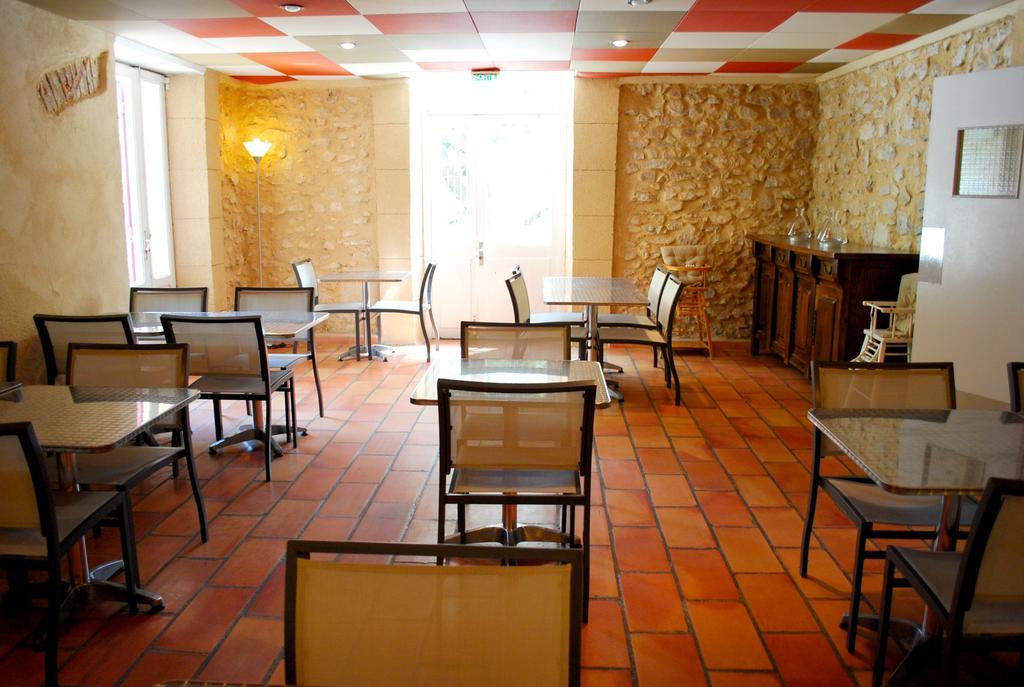 Societe Hoteliere De Montmirail Жигондас Екстериор снимка