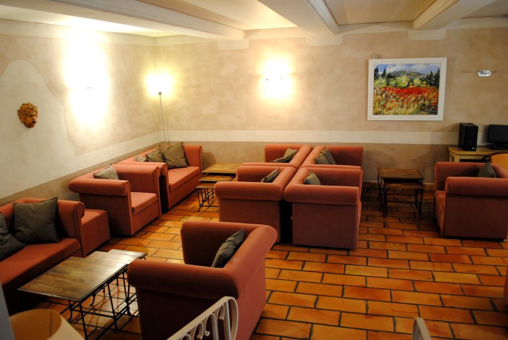 Societe Hoteliere De Montmirail Жигондас Екстериор снимка