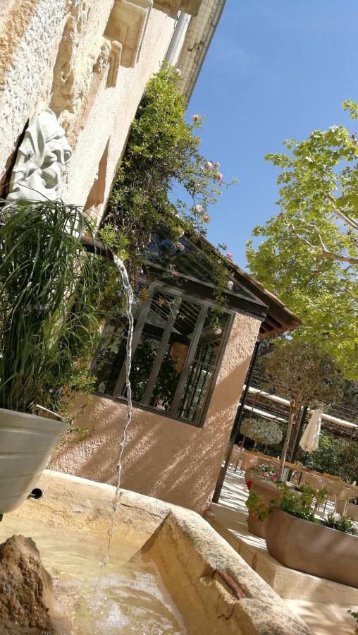 Societe Hoteliere De Montmirail Жигондас Екстериор снимка