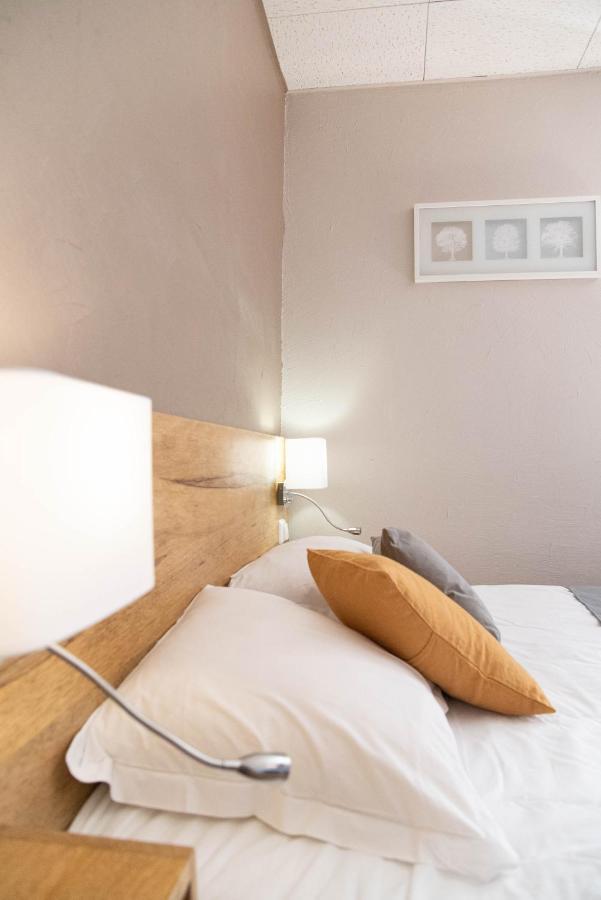 Societe Hoteliere De Montmirail Жигондас Екстериор снимка